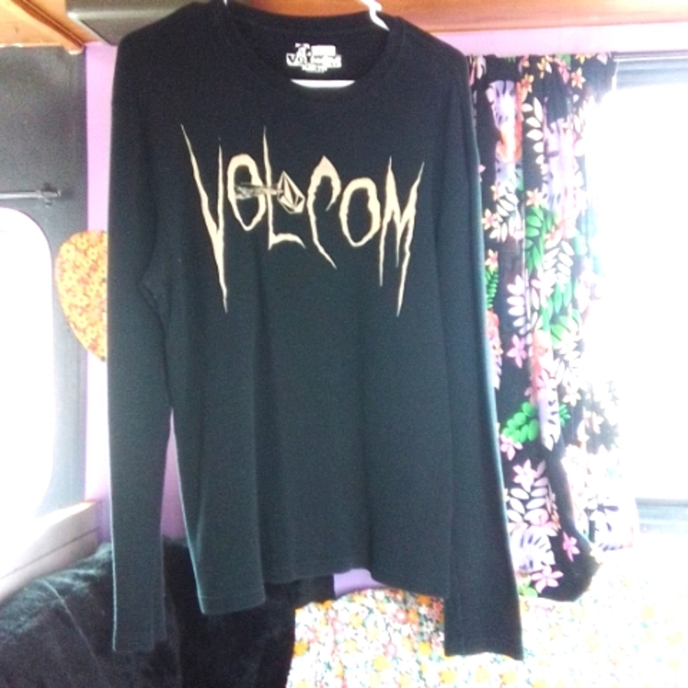 Volcom shirt